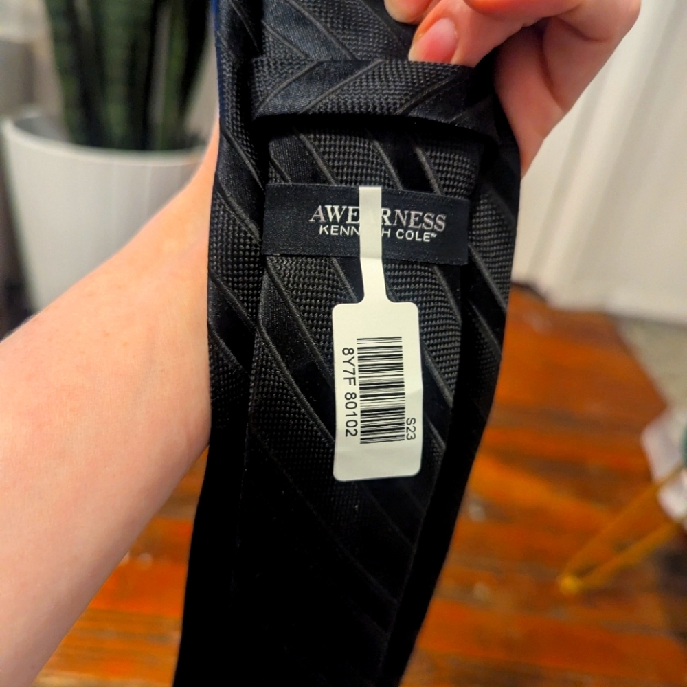 NWT Kenneth Cole Black Tie with Diagonal Stripe Pattern